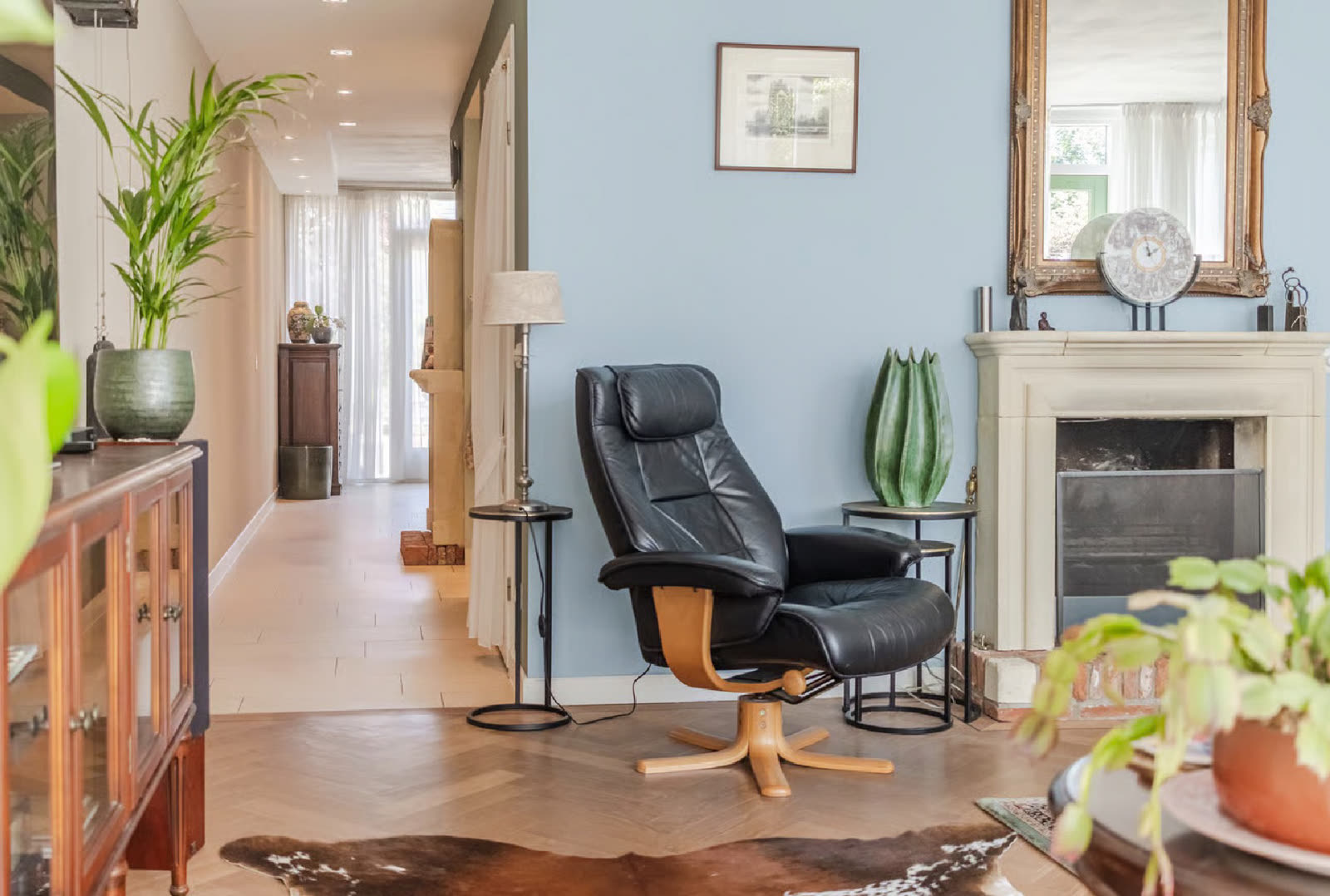 Doorkijk naar de eetkamer, voor de verbouwing